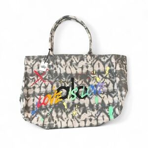ALO new love is love tote